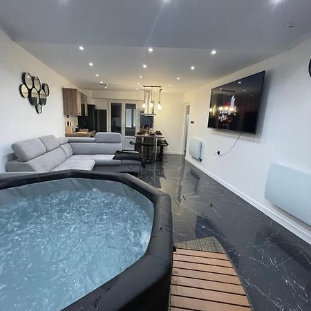 Appartement Hors Du Commun Avec Son Jacuzzi Salies-de-Béarn Esterno foto