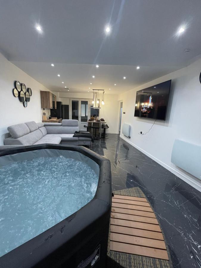 Appartement Hors Du Commun Avec Son Jacuzzi Salies-de-Béarn Esterno foto